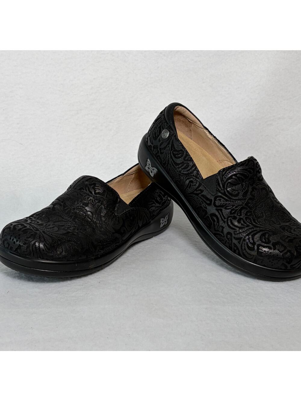 Alegria Shoes Women's EU 38 US 7.5 Black Tooled Paisley Leather Cushion Clogs